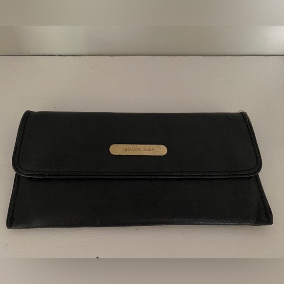 Micheal Kors Black Wallet - Picture 1 of 3